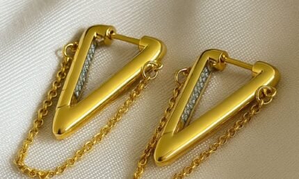 Goldene Dreiecks-Creolen mit Zirkonia & Kette