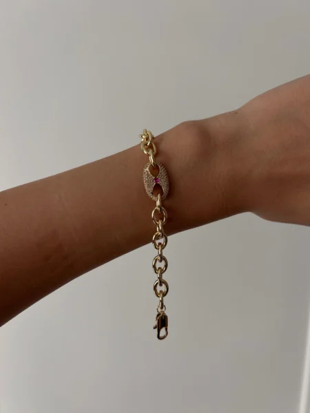 Goldarmband mit ovalem Anhänger